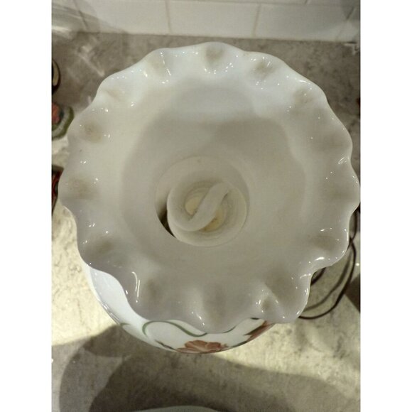 Vintage Milk glass electric hurricane lamp with brass base and floral motifs. - Picture 14 of 16